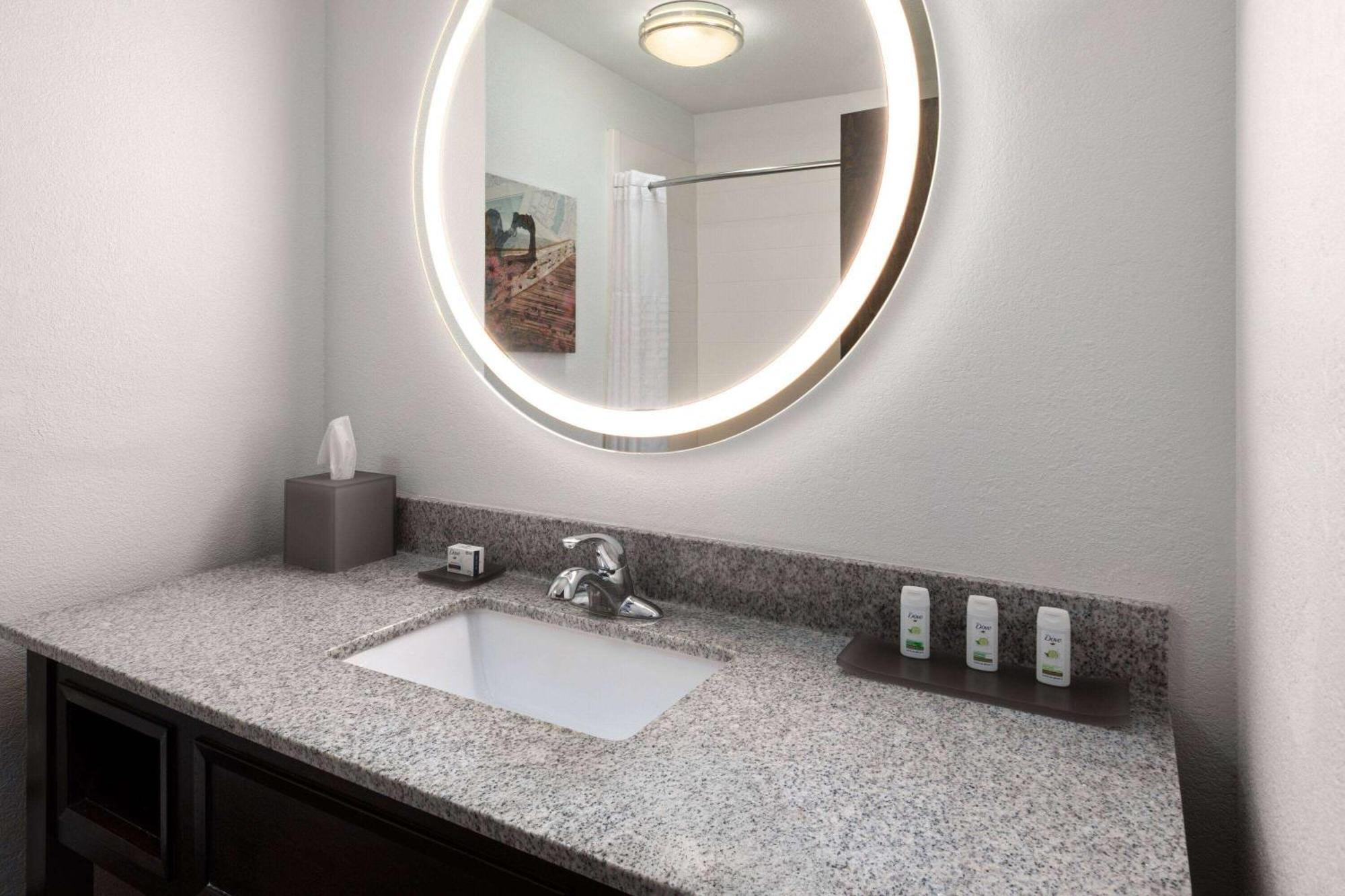 La Quinta Inn & Suites By Wyndham מרידיאן מראה חיצוני תמונה