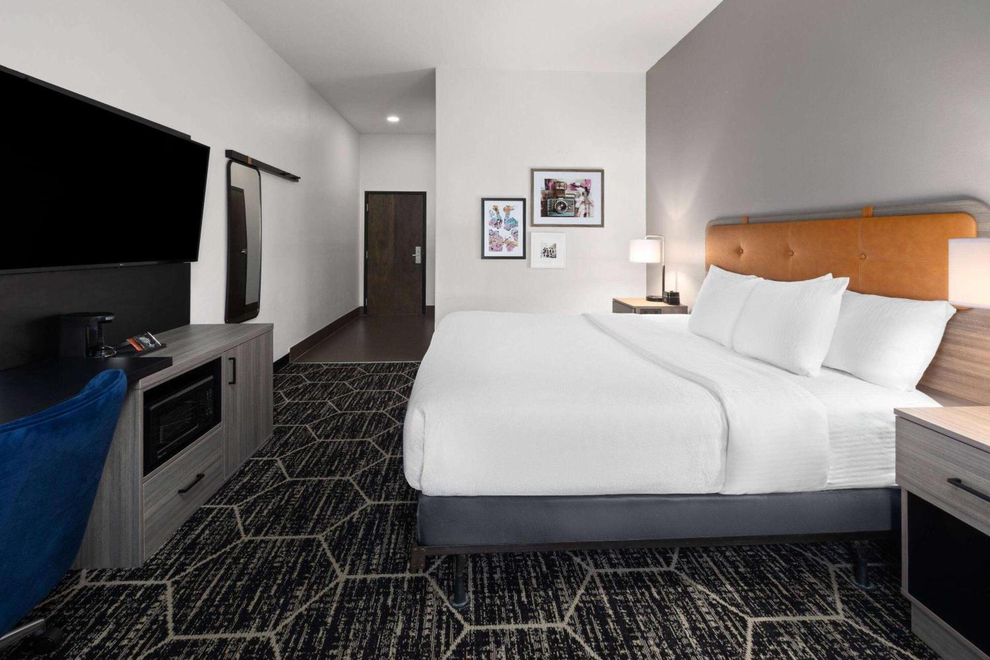 La Quinta Inn & Suites By Wyndham מרידיאן מראה חיצוני תמונה