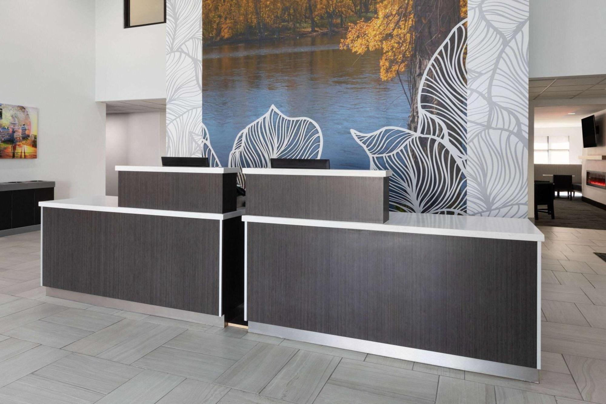 La Quinta Inn & Suites By Wyndham מרידיאן מראה חיצוני תמונה