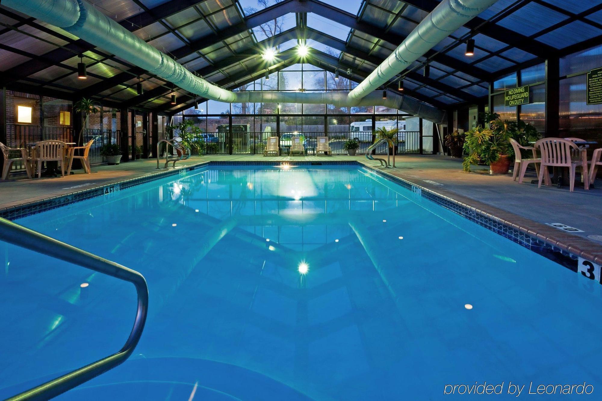 La Quinta Inn & Suites By Wyndham מרידיאן מראה חיצוני תמונה