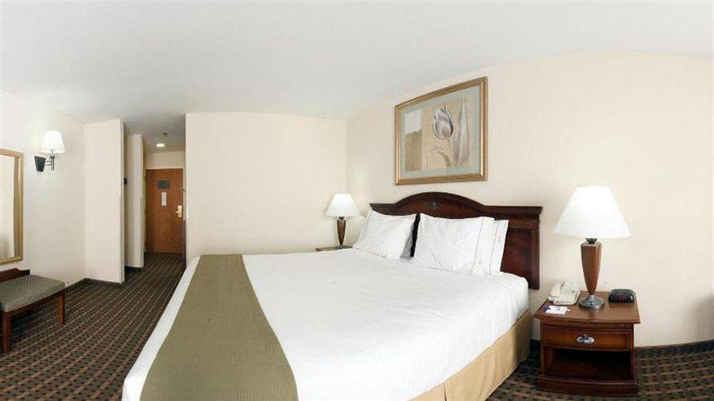 La Quinta Inn & Suites By Wyndham מרידיאן מראה חיצוני תמונה