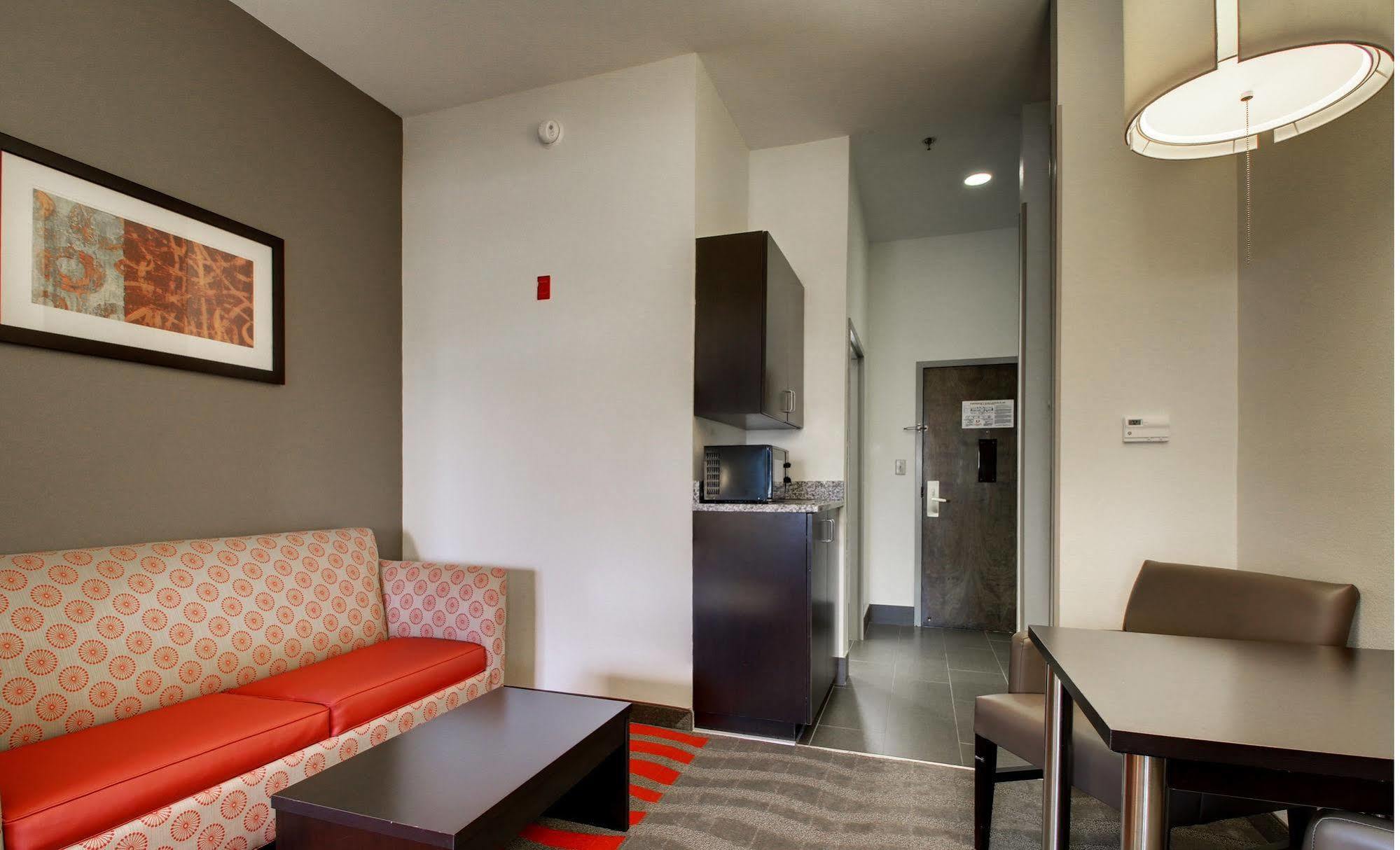 La Quinta Inn & Suites By Wyndham מרידיאן מראה חיצוני תמונה